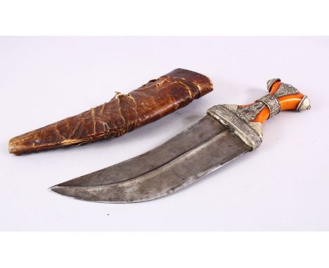 A 19TH CENTURY ARAB JAMBIYA DAGGER WITH AMBER COLOUR BAKELITE HILT, with a leather scabbard, and white metal mounts 35cm.