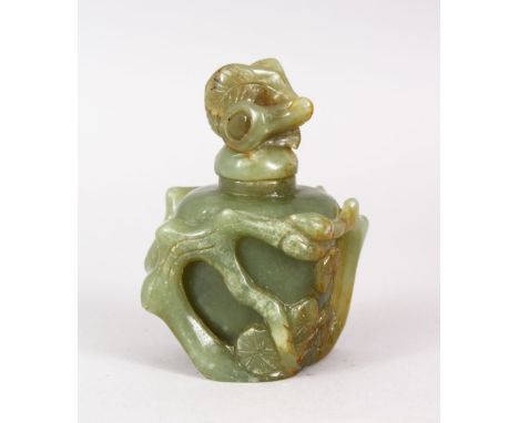 A 19TH / 20TH CENTURY CHINESE CARVED GREEN JADE SNUFF BOTTLE, carved with pine tree decoration,
