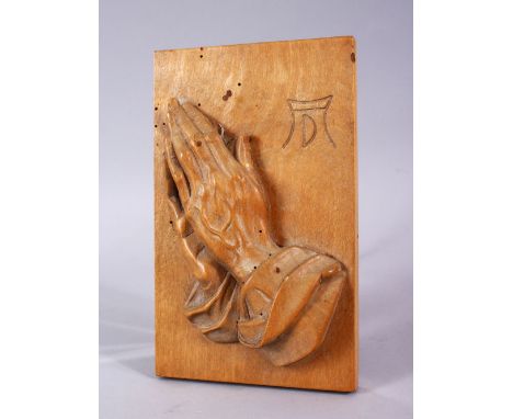 A GOOD CARVED WOODEN HANGING PREYING HANDS OF BUDDHA, with calligraphy to the upper right section 18.5cm x 11.3cm