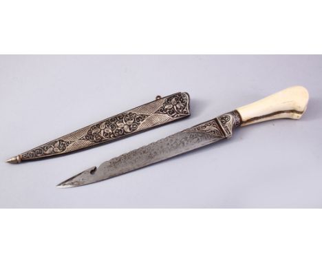 AN EARLY 20TH CENTURY INDIAN IVORY HILTED DAGGER, with silver inlaid Damascus fish hook blade in a niello scabbard, 25cm long