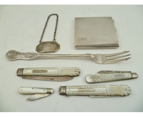 A COLLECTION OF THREE MOTHER-OF-PEARL HANDLED FOLDING SILVER FRUIT KNIVES and a similar two prong fork, a silver Port label, 