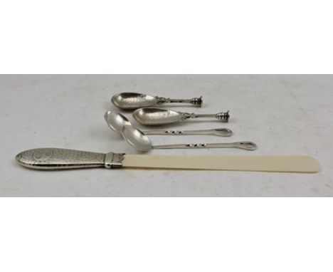 ARNOLD E. WILLIAMS A PAIR OF ARTS &amp; CRAFTS DESIGN SAUCE LADLES, Birmingham 1919, two seal top caddy spoons with planished