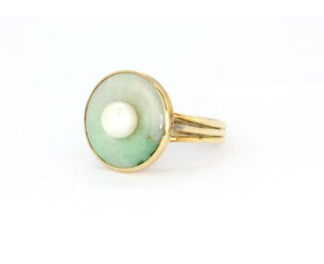 A 14ct yellow gold ring set with a natural jade disk and a cultured pearl, ring size, (N).