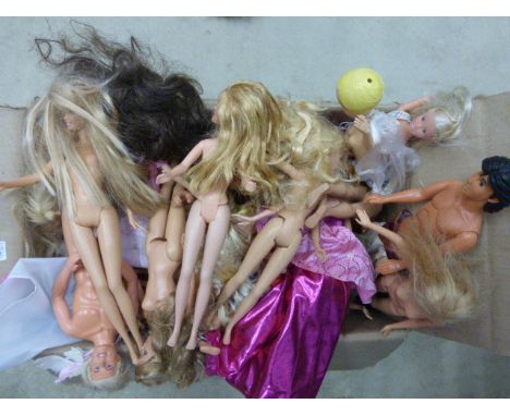 Box of plastic dolls plus clothing including Barbie, Action Man etc