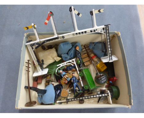 Quantity of Trackside model railway accessories including lead figures featuring Johillco, Dinky, Triang, Crescent etc