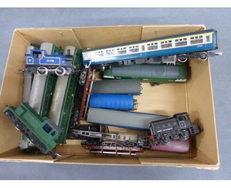 Five OO gauge engines including Lima Meld Diesel, Hornby R756 BR Diesel, Hornby R253 Dock Authority and two others plus 12 OO
