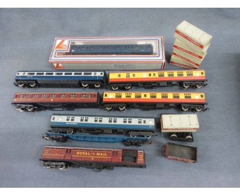 Box of OO gauge model railway rolling stock including boxed Lima 205138W carriage plus nine unboxed