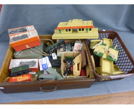 Good selection of model railway items including Hornby Dublo Station, three boxed K Kits featuring Pannier Tank x2 and GWR 14