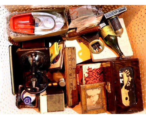 Box of mixed collectables including a flask, jewellery box etc. P&amp;P Group 2 (£18+VAT for the first lot and £3+VAT for sub