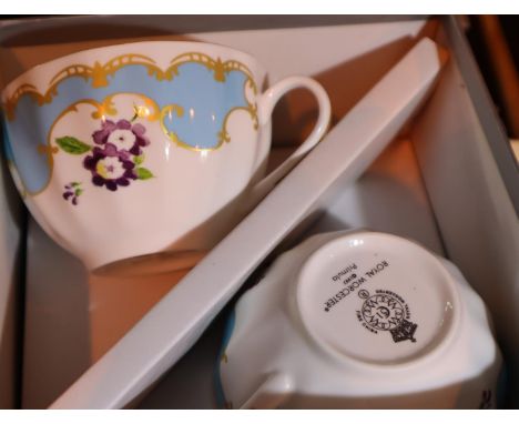 Boxed pair of Royal Worcester Primula cups and saucers. P&amp;P Group 3 (£25+VAT for the first lot and £5+VAT for subsequent 