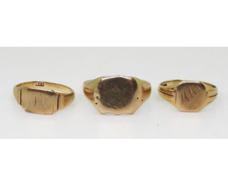 Three 9ct gold signet rings, finger sizes K, L1/2 and T, weight combined 8gms Condition Report:Available upon request