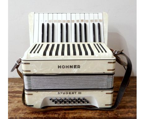 A Hohner Student III 24 bass 25 key piano accordion in faux mother of pearl, with original case. Condition Report:Available u