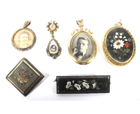A small collection of Victorian and later jewellery including a 9ct gold round double sided locket pendant, hallmarks for Bir
