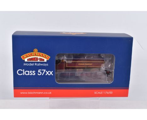 A BOXED OO GAUGE BACHMANN BRANCHLINE MODEL RAILWAY LOCOMOTIVE PANNIER TANK Class 57XX no. L92 London Transport in Lined Maroo