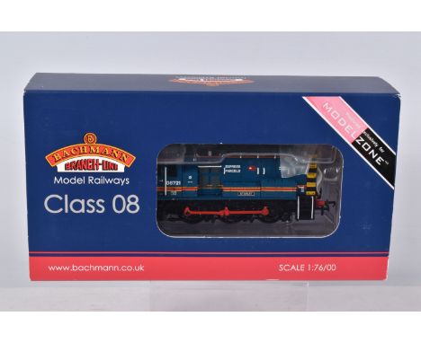 A BOXED OO GAUGE BACHMANN BRANCHLINE MODEL RAILWAY LOCOMOTIVE Class 08 Shunter no. 08721 'Starlet' in Express Parcels Blue an