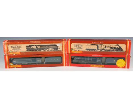 Three Hornby Railways gauge OO A4 streamlined locomotives and tenders, comprising R.528 limited edition 'Sir Nigel Gresley' (