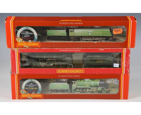 Three Hornby gauge OO Southern locomotives and tenders, comprising R.380 'Stowe', R.374 'Spitfire' and R.057 'Charterhouse', 