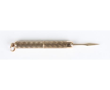 A 9ct gold propelling toothpick with engine turned decoration, Birmingham 1969, total weight 6.1g, extended length 7.8cm.Buye