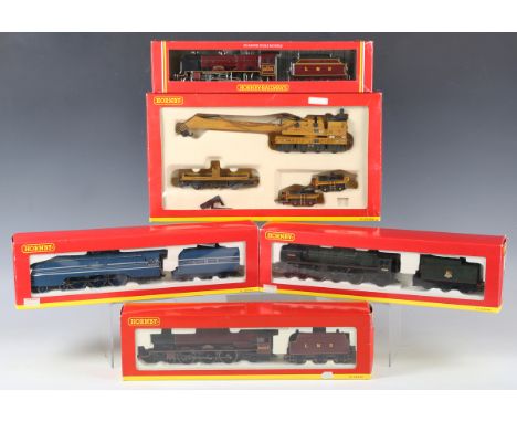 A collection of Hornby Railways and Hornby gauge OO items, comprising R.2206 locomotive 6220 'Coronation' and tender, six mat