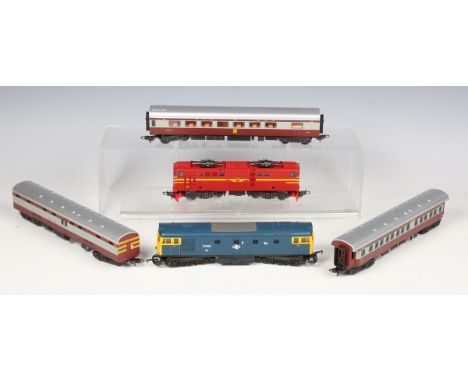 A small collection of Lima gauge OO railway items, including Trans Karoo set in SAR maroon and grey livery, diesel locomotive