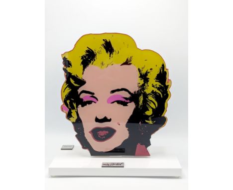 Andy WARHOL (1928-1987), d’Après. Marilyn.Sculpture en verre acrylique de l’iconique Marilyn de Warhol, de nombreuses fois sé