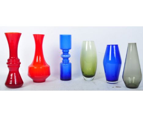 A collection of vintage retro mid 20th century glass to include a cobalt blue vase in the manner Finnish Riihimaki, a blue ca