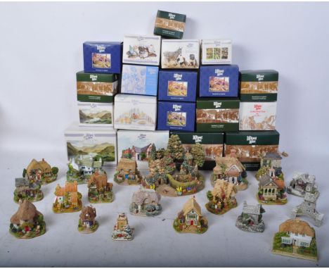 A collection of vintage 20th century Lilliput Lane ornaments to include Rydal Cottage, Bunny Burrows, Bargate Cottage Tea Roo