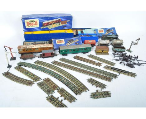 A collection of vintage retro 20th century Hornby Dublo and other diecast train models to include a mail van set (boxed), var
