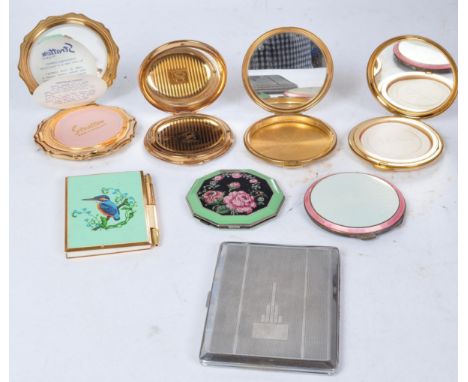 A collection of vintage 20th century compacts to include examples having enamel decoration, floral decoration, turned metal a