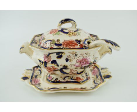 Masons Blue Mandalay lidded sauce tureen on stand, with ladle, 22cm wide.  In good condition with no obvious damage or restor