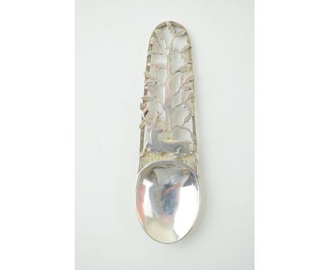 Silver National Trust of Scotland caddy spoon, Edinburgh 1987, with stylized deer decoration, 13.6g, 9cm long.