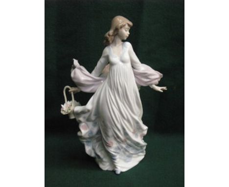 LLADRO GLAZED CERAMIC FIGURINE OF A LADY WITH BASKET OF FLOWERS, APPROXIMATELY 31cm HIGH 