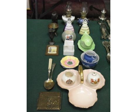 SUNDRY LOT OF CERAMICS INCLUDING CARLTONWARE, WEDGWOOD, CRESTED WARE, CUBE MILK JUG AND SUGAR BOWL.  ALSO TRENCH ART DISH, CI