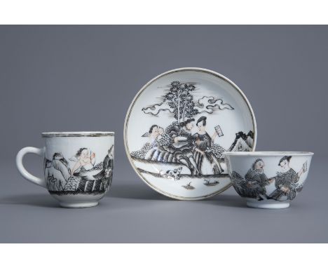 Two Chinese grisaille 'Seducing musician with Amor' cups and a saucer, Qianlong -- Dia.: 12 cm (the saucer)Ê H 6,3 - 4,5 cm -