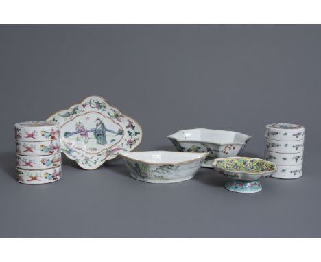 A varied collection of Chinese qianjiang cai and famille rose porcelain, 19th/20th C. -- Dia.: 13,5 - 8,2 cm (the widest and 