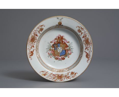 A Chinese famille rose English market 'Hoadley' armorial soup plate, Qianlong -- Dia.: 22,3 cm -- -- -- Please request condit