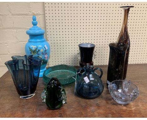 A mid 20th century Fazzoletto - type blue glass handkerchief vase, 17cm, together with a Mdina bottle vase, 39cm, a Tarnowiec