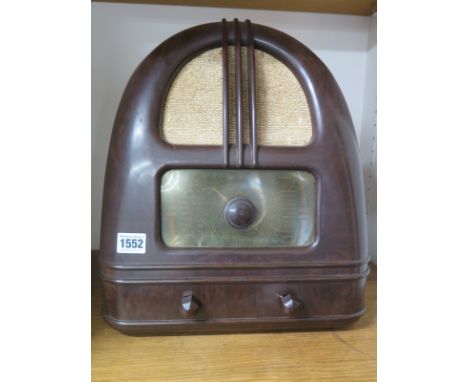 A brown Bakelite Philco Peoples Set Valve Radio - circa 1930's 
Condition report: This item is sold as an item of historical 