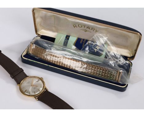 9ct gold Rotary wristwatch, the signed silver dial with baton markers and date aperture at the three o'clock position, manual