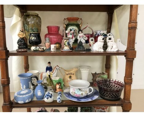 A mixed lot of glass and ceramic to inc figures of dogs