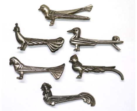 Art Déco Messerbänke.: Frankreich um 1930. 6 verschiedene Vögel, u.a. Fasan, Ente, Hahn Taube, Pfau, Greifvogel. Metallguss. 
