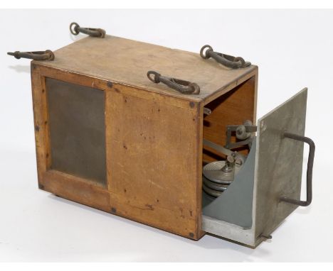 Höhenschreiber,: um 1912. Mit beschrieb. Bll., funktionsfähig?, nicht überprüft Im Holzkasten.   R
