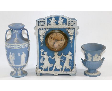 Wedgwood Jasper.: Konvolut von 12 Teilen, spätes 19. Jhdt. Jedes Stück mit weißem aufgelegten klassischen Figuren.  U.a. dabe
