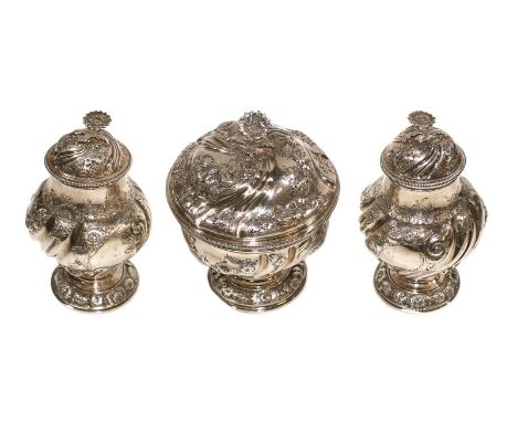 Samuel Taylor Silber Teeset, London 1754.: Silber Teeset in passendem Köfferchen mit Schlüssel. Bestehend aus zwei Teedosen H
