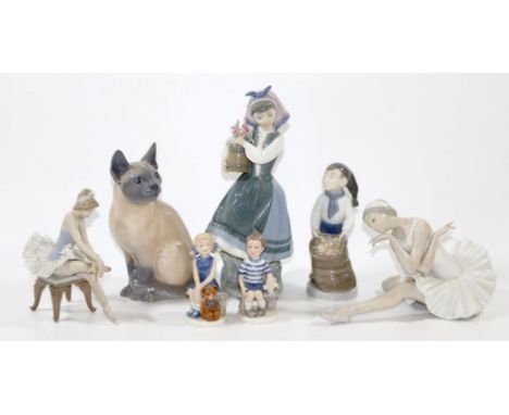 Royal Kopenhagen u.: Lladro u.w. 7 Porzellanfiguren. Von Lladro u.a. Ballettänzerinnen, Mädchen mit Blumen, Goebel, Mädchen u