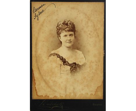Carmen Sylva,: Pseud. für Elisabeth, Königin von Rumänien, geb. Prinzessin zu Wied, Dichterin (1843-1916). Eh. Unterschrift "