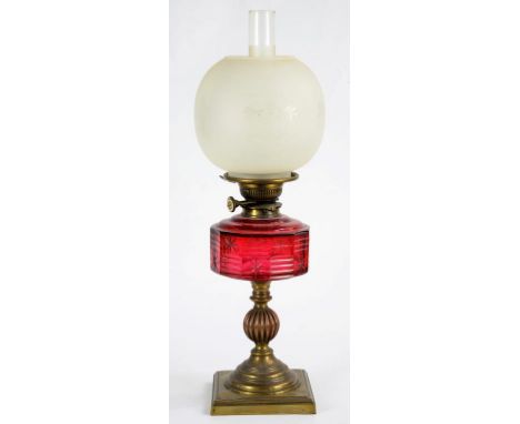 A VICTORIAN BRASS OIL LAMP WITH CUT CRANBERRY GLASS FOUNT AND BRASS BURNER, FROSTED GLASS GLOBE, 55CM H, EXCLUDING CHIMNEY