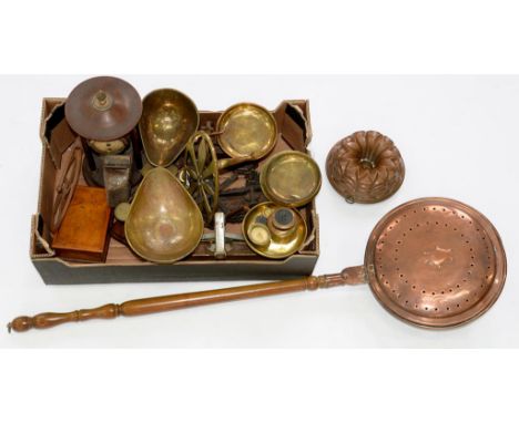 MISCELLANEOUS WOOD AND METALWARE TO INCLUDE A COPPER WARMING PAN, SET OF SCALES, COPPER JELLY MOULD, BRASS TRIVET, ETC