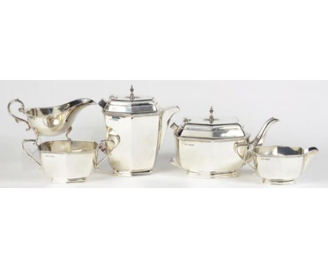 A GEORGE VI SILVER FOUR PIECE TEA SERVICE, TEAPOT 13CM H, SHEFFIELD 1947 AND 1948 AND A SILVER SAUCE BOAT, 55OZS 10DWTS