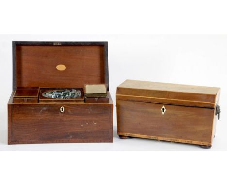 A GEORGE III MAHOGANY TEA CADDY, CROSSBANDED IN ROSE WOOD AND LINE INLAID, HAVING FITTED INTERIOR WITH PAIR OF CANISTERS AND 